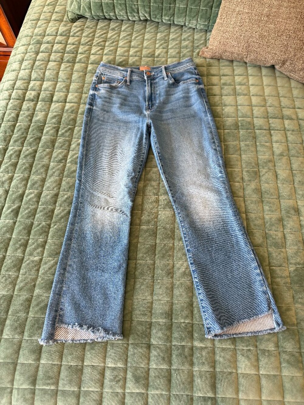 Size 29 MOTHER The Insider Crop Step Fray Jeans Out Of The Blue Wash